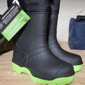 Boys rain or snow boots  nwt 11